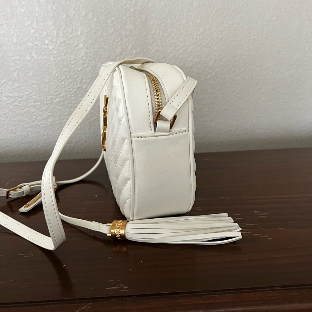 White PLU Crossbody. Used only two times, like new. Really cute for a day out! - Picture 4 of 7